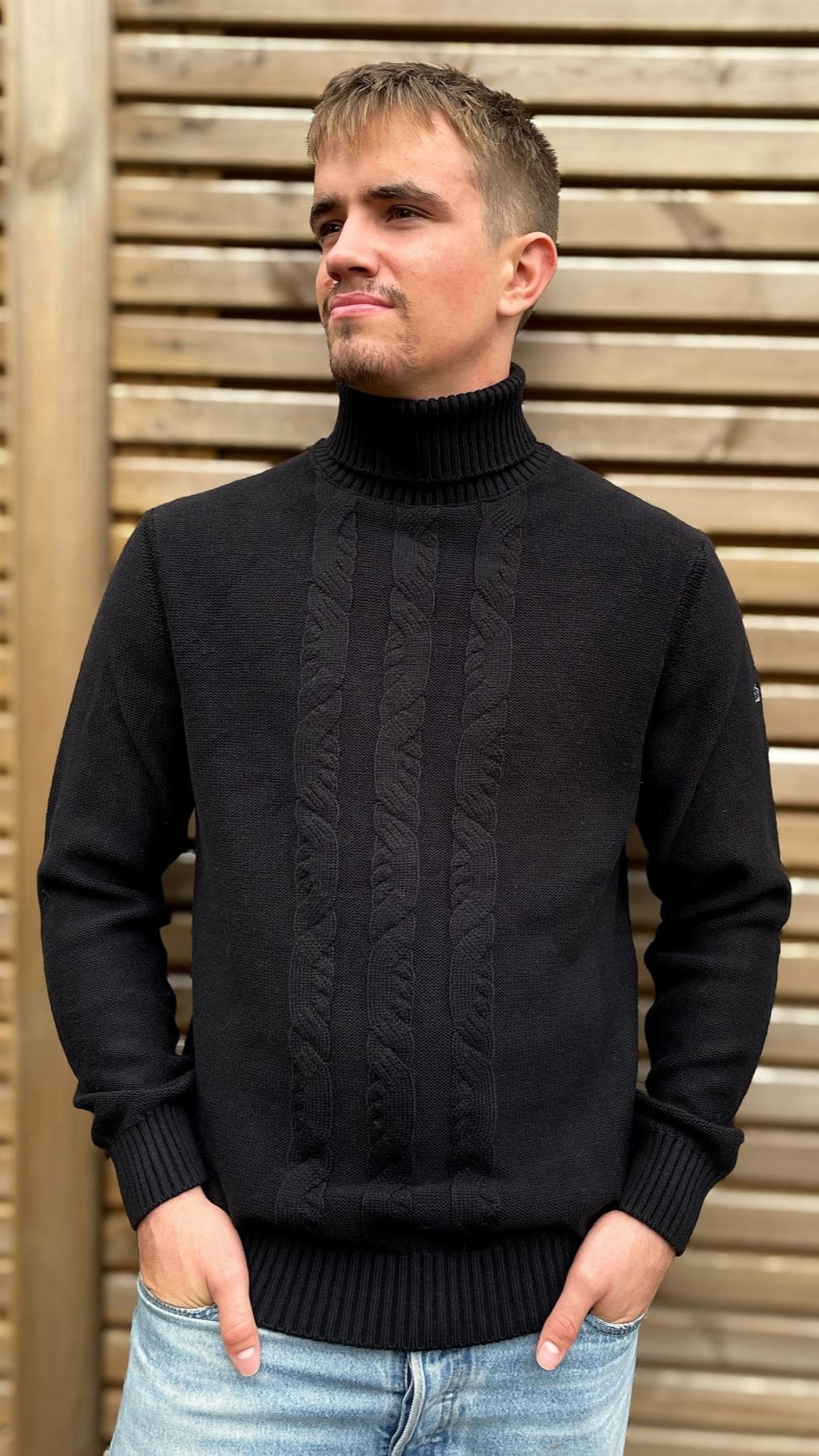 Sweater Hunden black color