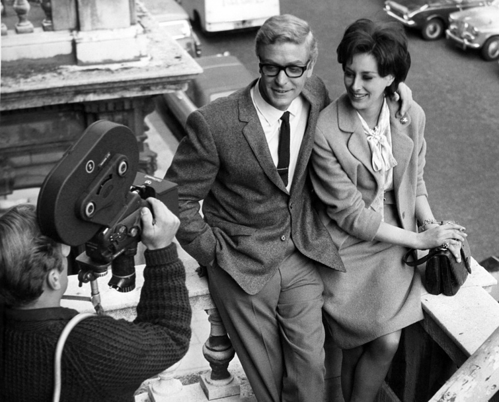что такое свингующие шестидесятые. Michael Caine 4 min. что такое свингующие шестидесятые фото. что такое свингующие шестидесятые-Michael Caine 4 min. картинка что такое свингующие шестидесятые. картинка Michael Caine 4 min. Оттепельными, или свингующими, 60‒70-е годы прошлого века называют потому, что именно в этот период у диссидентов-западников началась благодатная жизнь. Важнейшие события в мире происходили в сфере науки и техники, музыки и литературы, театра и кино, моды и живописи, стремительно развивались телевидение и спорт, начали появляться первые компьютерные игры.